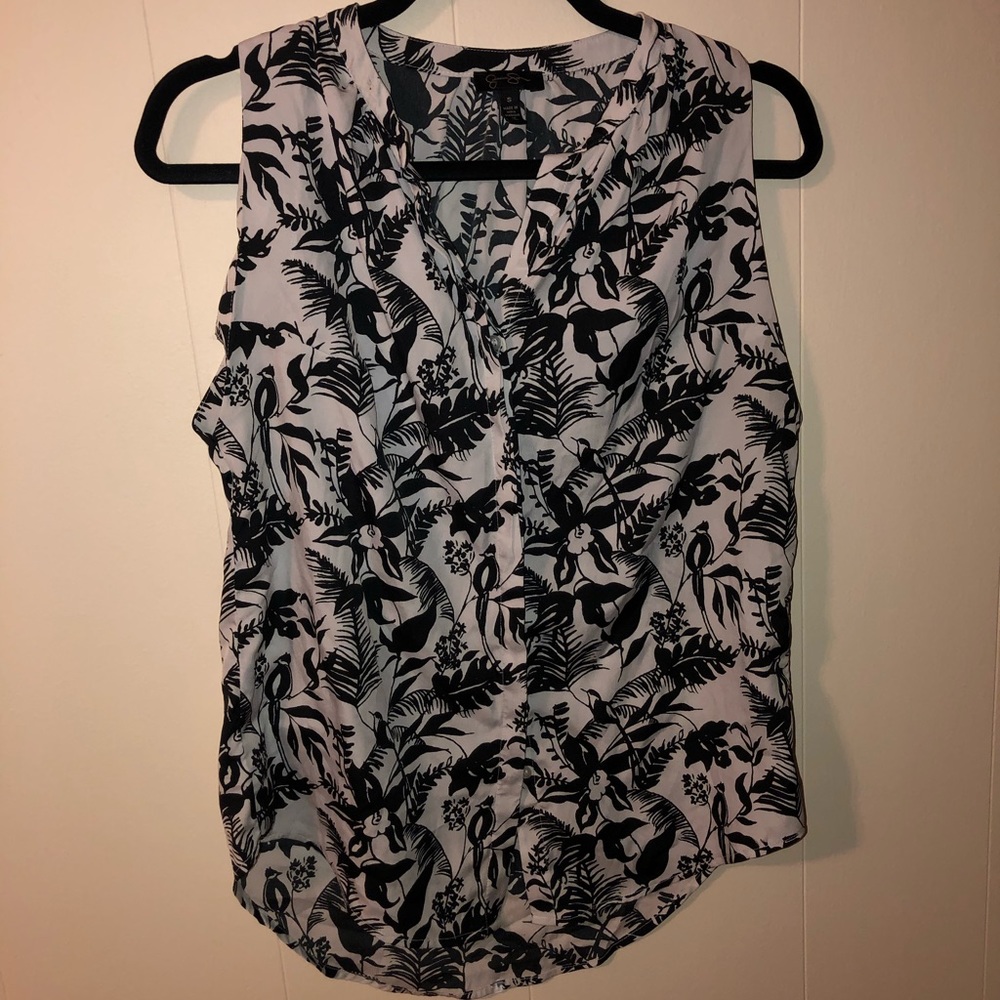 Sleeveless button up shirt